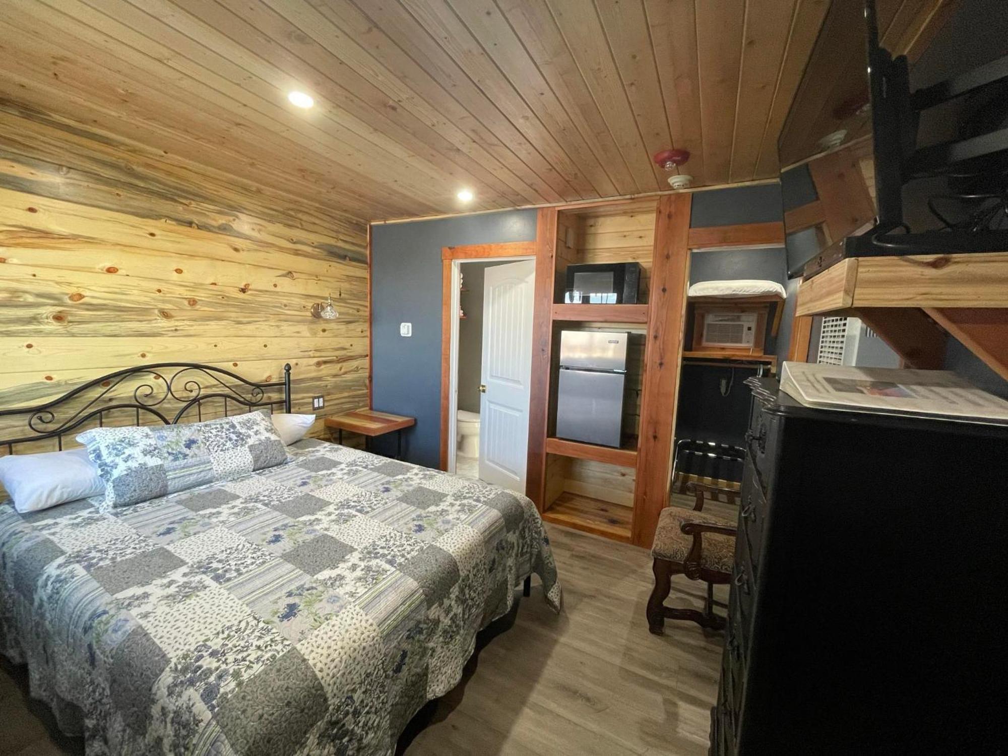 Sugarloaf Mountain Motel Вирджиния Сити Екстериор снимка